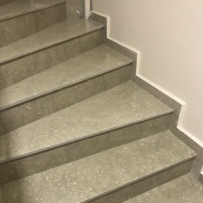 rustik yeşili mermer basamak